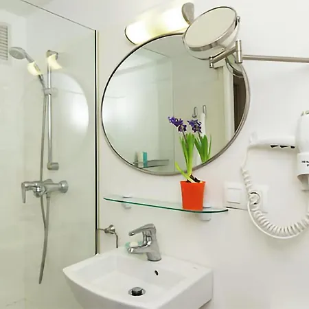 Amazing In With Wifi And 2 Bedrooms Apartment *